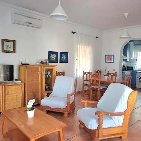 Vila Tamango Hill Silhouse